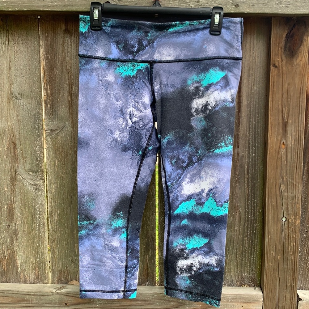 Lululemon patterned Capri legging sz 8